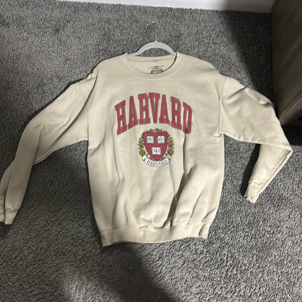 Women’s sweatshirt, size medium Harvard logo